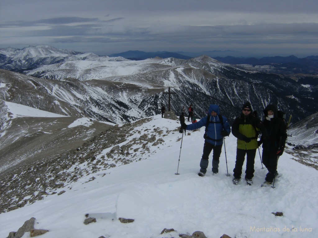 Josep, Francesc y Olga en la cima principal del Bastiments, 2.883 mts.